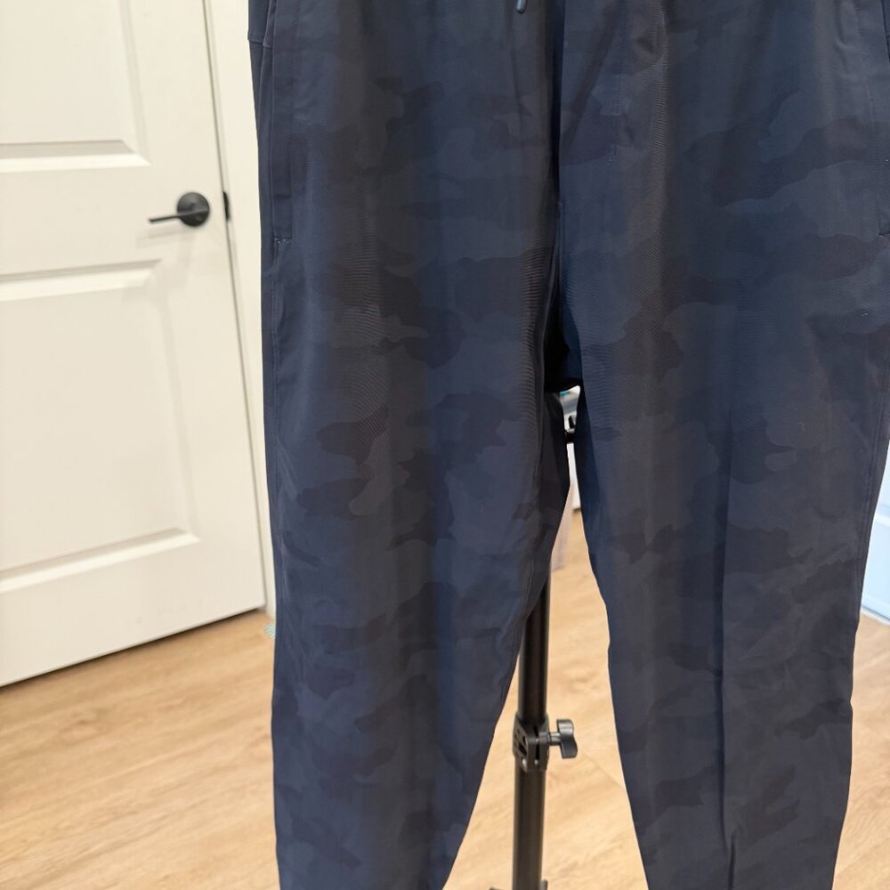 Men's Lululemon Surge Joggers 29" Inseam - Picture 4 of 12